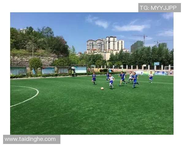 如何近距离接触足球球星并体验与偶像面对面的激情时刻 如何近距离接触足球球星并体验与偶像面对面的激情时刻